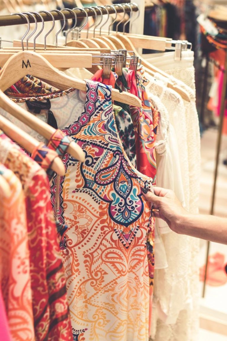 Handel mody zrównoważonej: Ekologiczne i etyczne podejście do ubrań