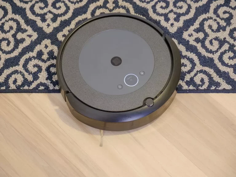 Roboty sprzątające z funkcją mopowania - irobot roomba j9+ vs. roborock s7