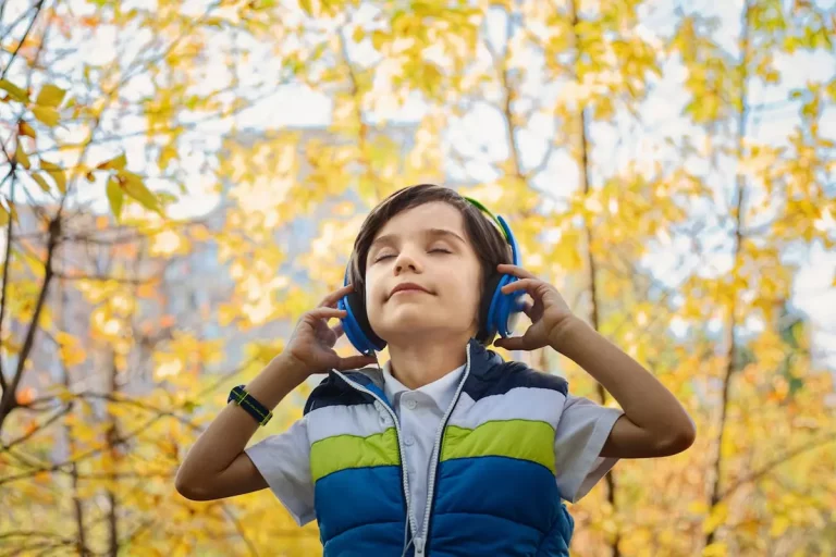 Słuchawki douszne z aktywnym tłumieniem hałasu - jabra elite 75t vs. bose quietcomfort earbuds